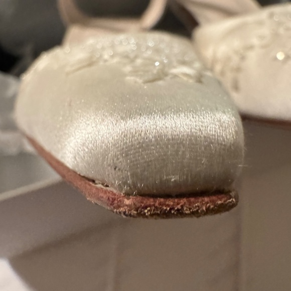 Vintage Stuart Weitzman Vera Wang Rangoon Satin- 8.5 M-heel damaged from grass - Picture 9 of 12